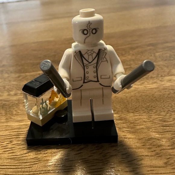 Lego Minifigures Marvel Studios Series 2 Mr. Knight - Picture 2 of 4